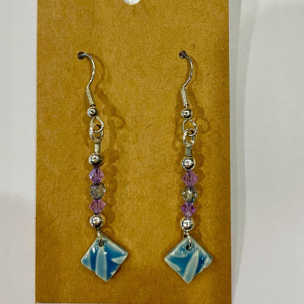 Earrings - Lightweight hanging - Picture 2 of 2